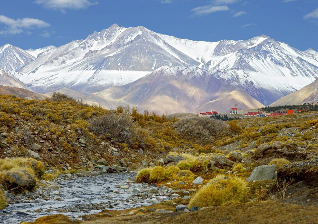 Imagem de uma montanha - Las Leñas na Argenina, para o texto Temporada de Esqui na América do Sul