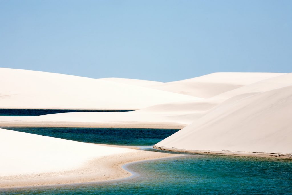 Imagem de dunas e lagoas para ilustrar as dicas nos lençóis maranhenses